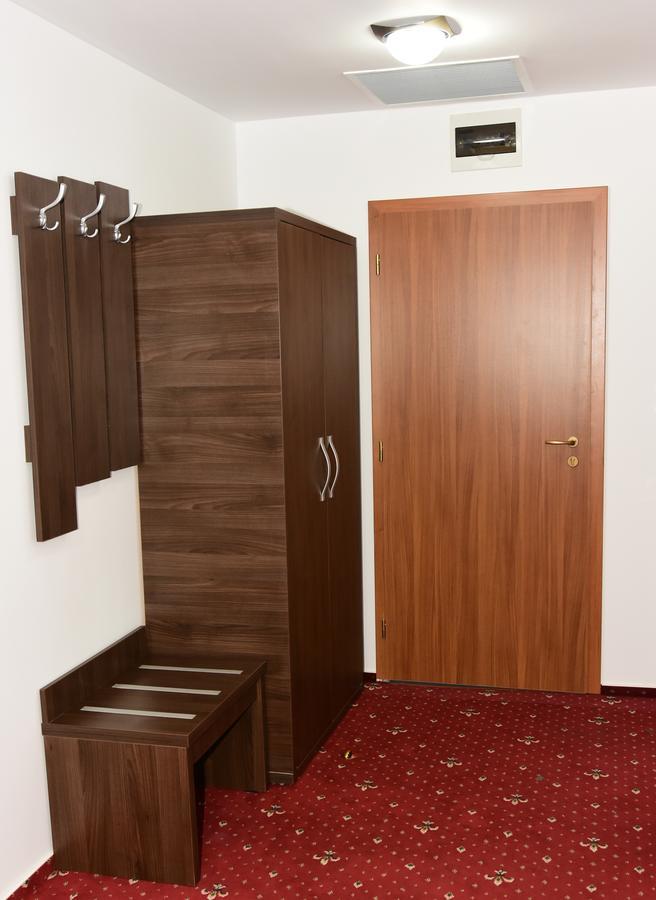 Hostel Orhideea Buzau Exterior photo
